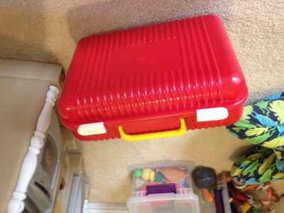 Closed case with 3D printed latches
