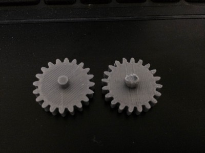 cura(14.03) on left slic3r latest stable(1.0.1) on right